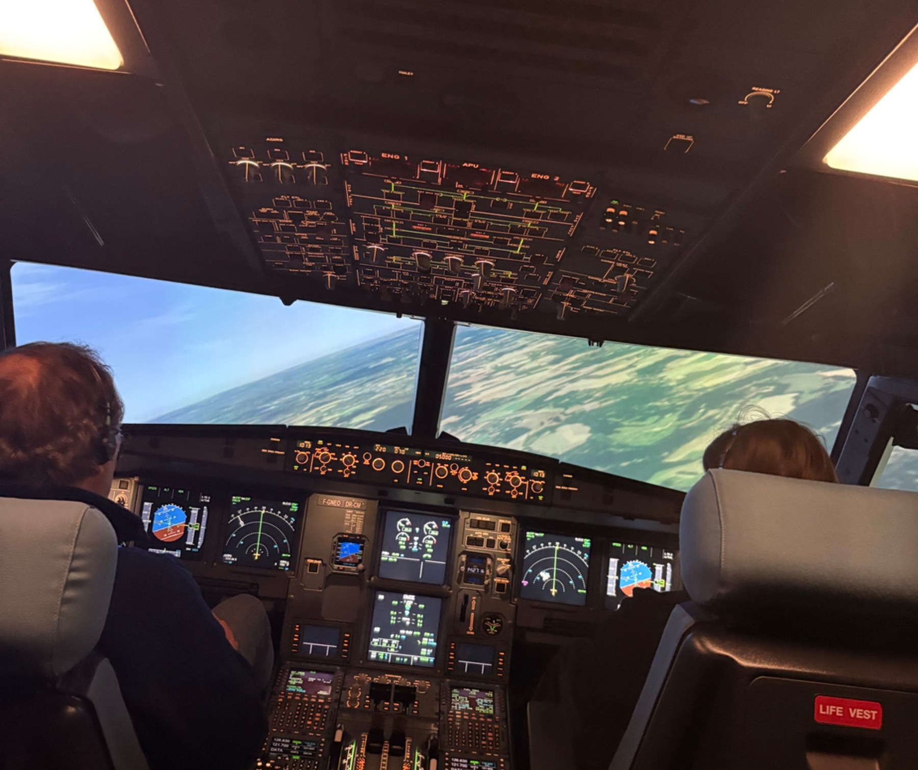 Le poste de pilotage complet, en virage